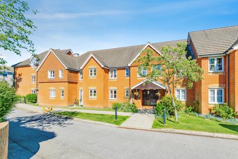2 bedroom flat for sale, Hillcroft Court, Chaldon Road, Caterham, Surrey, CR3