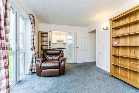 1 bedroom flat for sale, Chaldon Road, Caterham, Surrey, CR3
