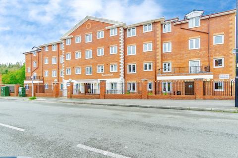 2 bedroom flat for sale, Bourne Court, Croydon Road, Caterham, Surrey, CR3