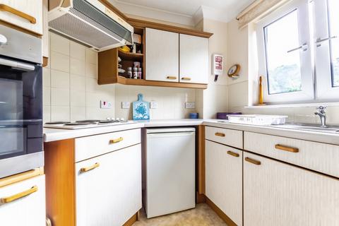 2 bedroom flat for sale, Bourne Court, Croydon Road, Caterham, Surrey, CR3