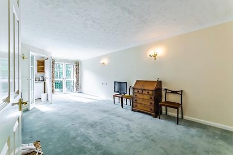 2 bedroom flat for sale, Bourne Court, Croydon Road, Caterham, Surrey, CR3