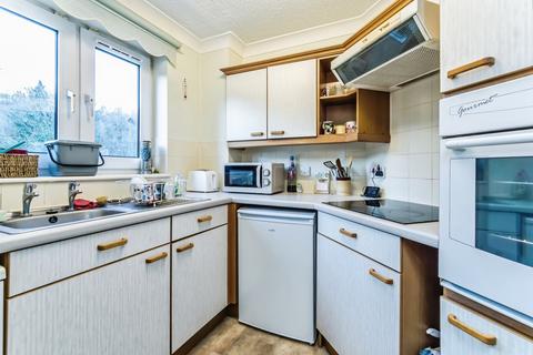 2 bedroom flat for sale, Croydon Road, Caterham, Surrey, CR3