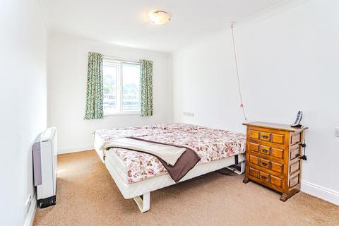 1 bedroom flat for sale, Pegasus Court, Stafford Road, Caterham, Surrey, CR3