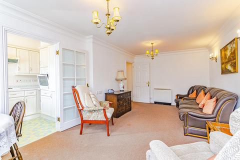 1 bedroom flat for sale, Pegasus Court, Stafford Road, Caterham, Surrey, CR3