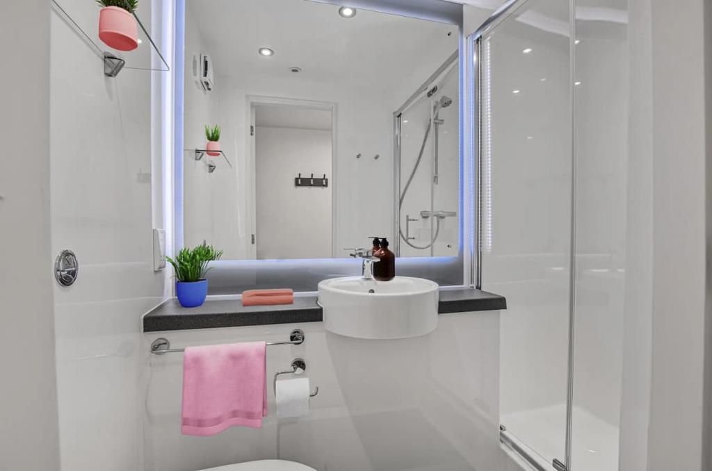 O 1j1fdprqs1jpm1sd519qkltb1b283h.jpg