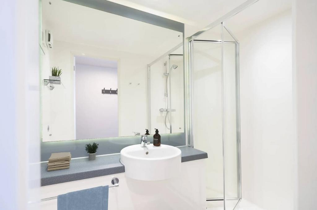 O 1j1feo8uvro2168ibeo2g1e8g9v.jpg