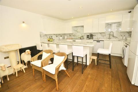 2 bedroom flat for sale, Earls Avenue, Folkestone, CT20