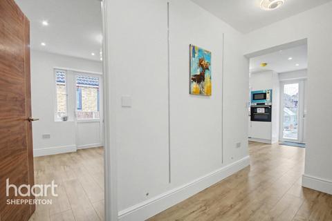 undefined, Felix Lane, Shepperton