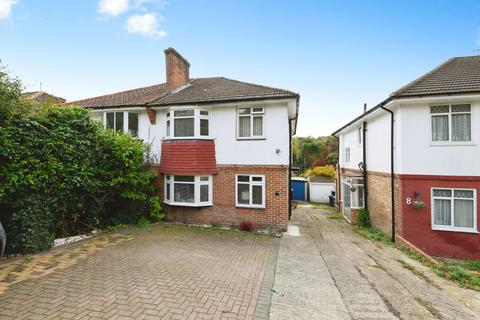 Garston Gardens, Kenley, CR8