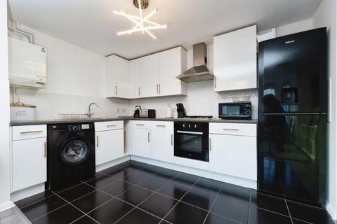 2 bedroom flat for sale, Halton Road, Kenley, Surrey, CR8