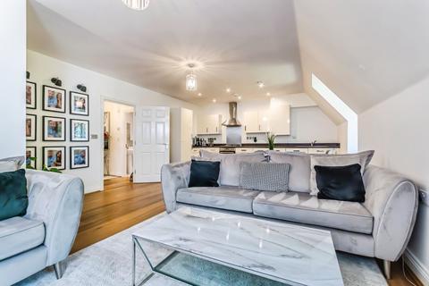 2 bedroom flat for sale, Foxley Road, Kenley, CR8