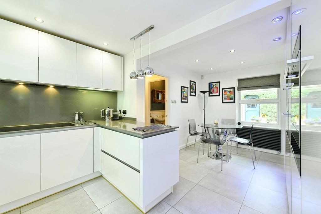 Kitchen/B'fast Room