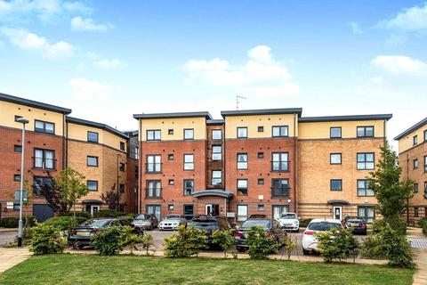 2 bedroom flat for sale, Raven Close, Hertfordshire WD18