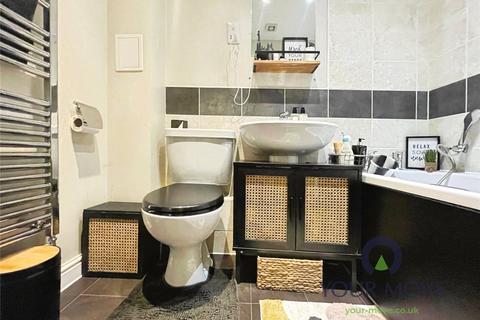 2 bedroom flat for sale, Raven Close, Hertfordshire WD18