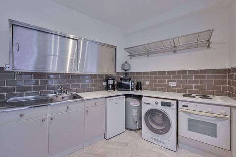 Studio to rent, Ambrosden Avenue, Westminster, London, SW1P
