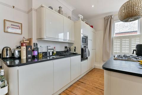 2 bedroom flat to rent, Clevedon Road, Richmond, Twickenham, TW1