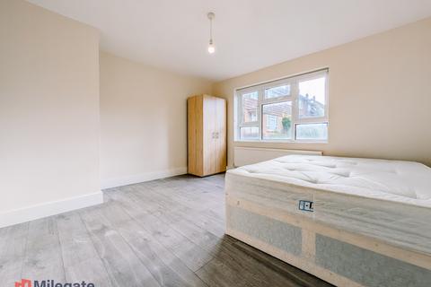 2 bedroom flat to rent, Mitchell Walk, Swanscombe DA10