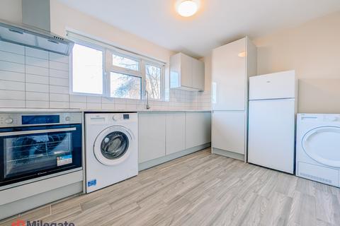 2 bedroom flat to rent, Mitchell Walk, Swanscombe DA10