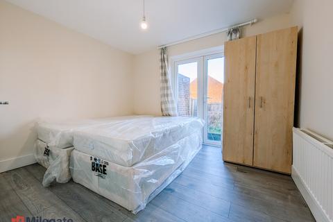 2 bedroom flat to rent, Mitchell Walk, Swanscombe DA10