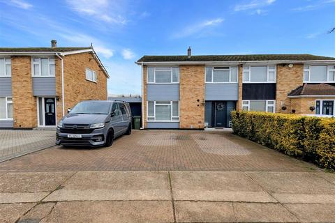 3 bedroom semi-detached house for sale, Rubicon Avenue, Wickford