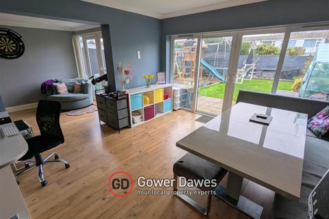 3 bedroom semi-detached house for sale, Rubicon Avenue, Wickford