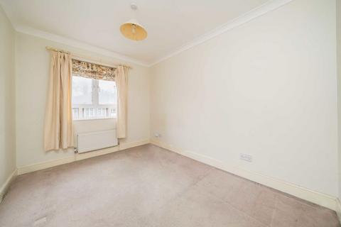 2 bedroom flat to rent, May Bate Avenue, Kingston Upon Thames KT2
