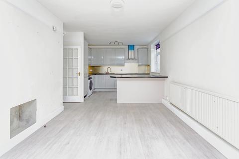 2 bedroom flat for sale, West Drive, London, SW16