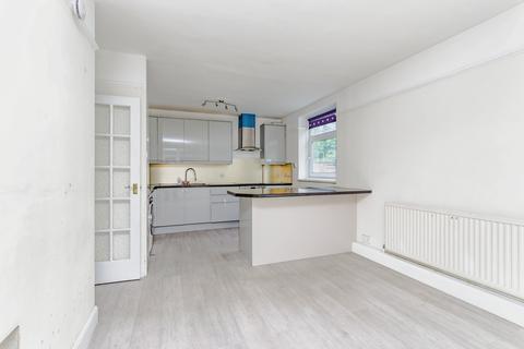 2 bedroom flat for sale, West Drive, London, SW16