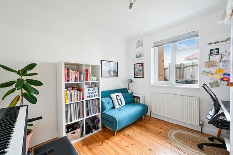 2 bedroom apartment for sale, Cranleigh House, Raynes Park SW20