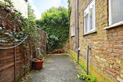 1 bedroom flat to rent, Endlesham Road, Clapham South, London, SW12