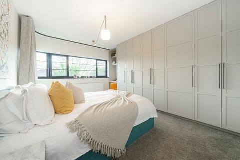 undefined, Rivermeads Avenue, Twickenham TW2