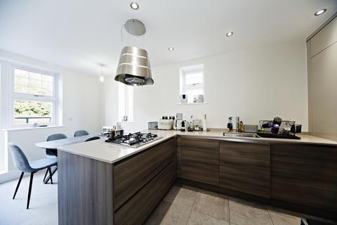 2 bedroom flat for sale, Woodcote Valley Road, Purley, CR8