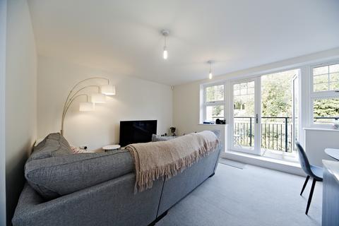 2 bedroom flat for sale, Woodcote Valley Road, Purley, CR8