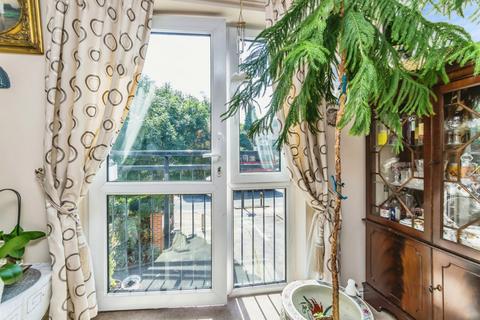 2 bedroom flat for sale, Foxley Lane, Purley, CR8