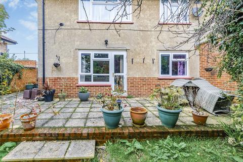 2 bedroom flat for sale, Lynwood Avenue, Coulsdon, CR5