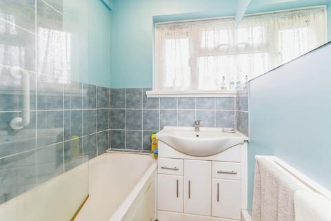 2 bedroom flat for sale, Lynwood Avenue, Coulsdon, CR5