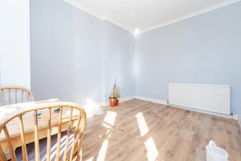 2 bedroom flat for sale, De Parys Avenue, Bedford, Bedfordshire, MK40