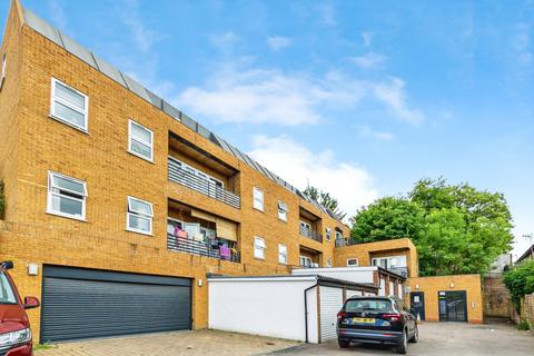 2 bedroom flat for sale, Reedham Drive, PURLEY, Surrey, CR8