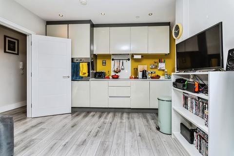 2 bedroom flat for sale, Reedham Drive, PURLEY, Surrey, CR8