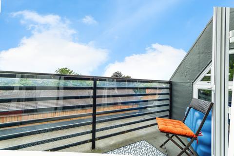 2 bedroom flat for sale, Reedham Drive, PURLEY, Surrey, CR8