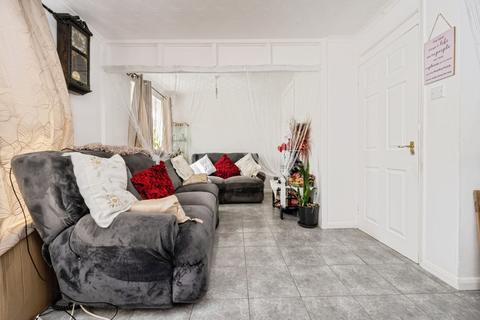 3 bedroom flat for sale, Williamson Road, Kempston, Bedford, Bedfordshire, MK42