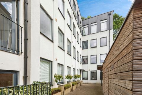 1 bedroom flat for sale, Whytecliffe Road South, PURLEY, Surrey, CR8