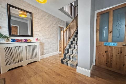 4 bedroom semi-detached house for sale, Broomfield Avenue, Telscombe Cliffs, BN10 7AL