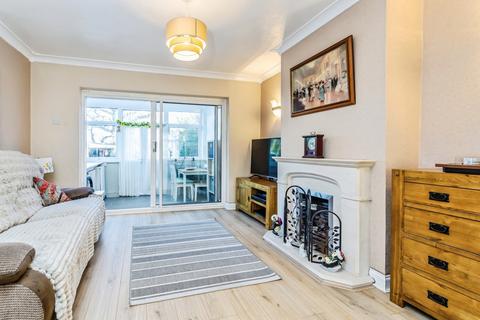undefined, Court Avenue, Coulsdon, CR5