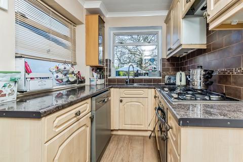 undefined, Court Avenue, Coulsdon, CR5