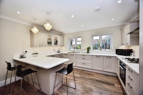 4 bedroom detached house for sale, Park Avenue, Sittingbourne, Kent, ME10
