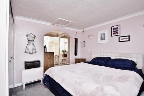4 bedroom detached house for sale, Beauvoir Drive, Kemsley, Sittingbourne, ME10