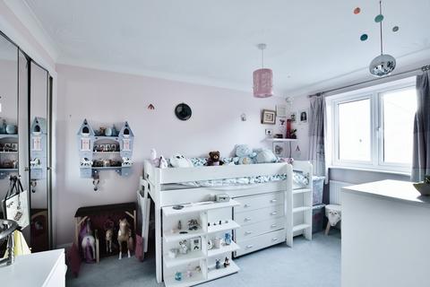 4 bedroom detached house for sale, Beauvoir Drive, Kemsley, Sittingbourne, ME10