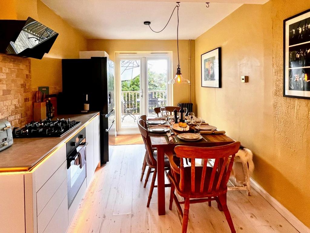 Kitchen (2).jpeg