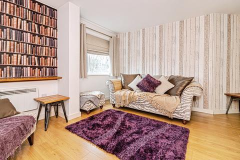 2 bedroom apartment to rent, Broadway, Greater Manchester M50